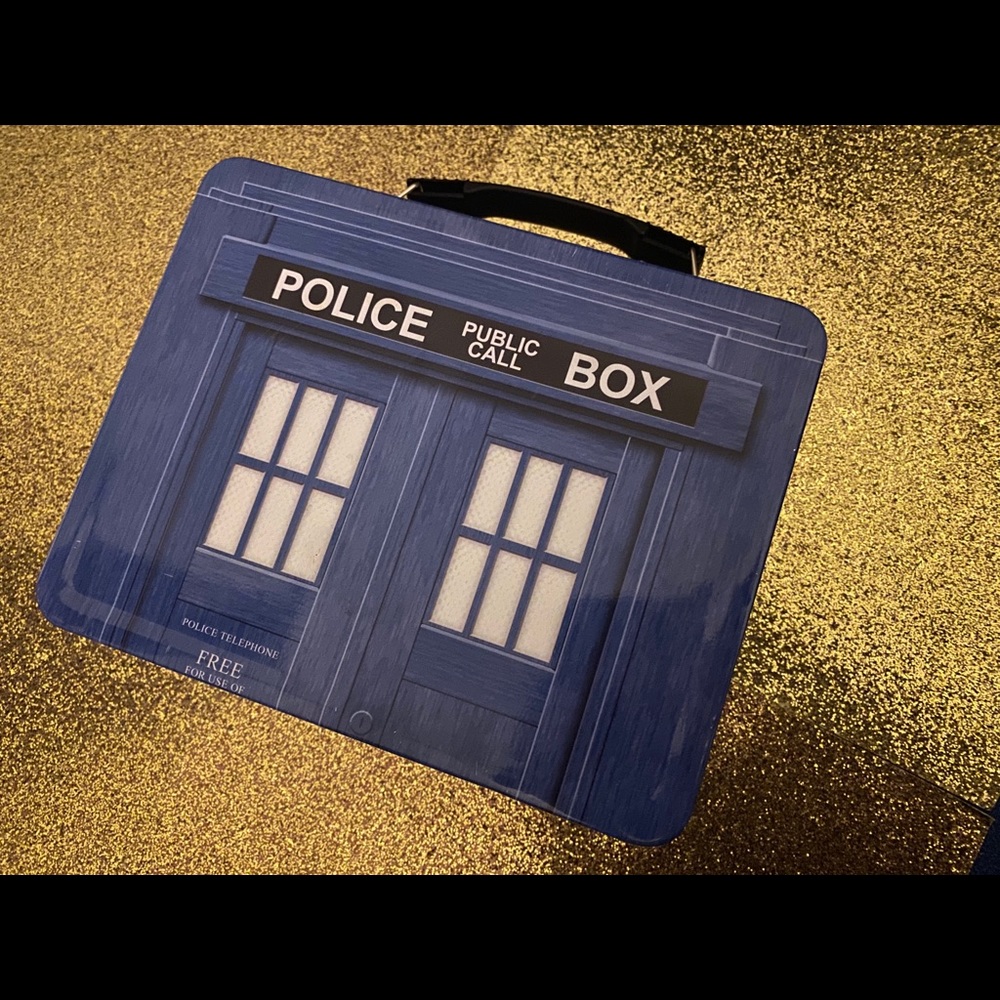 DR.WHO BBC Ol-School Phone BOOTH Lunch BOX COVETED
